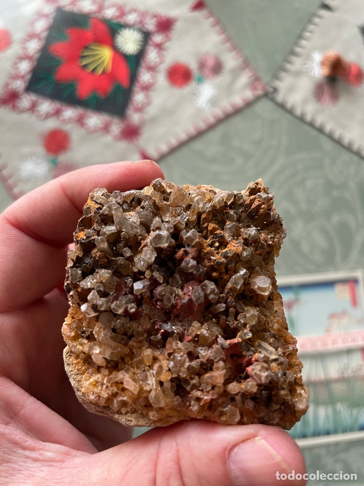 Coleccionismo de minerales: Roca con incrustaciones de calcita - Foto 1