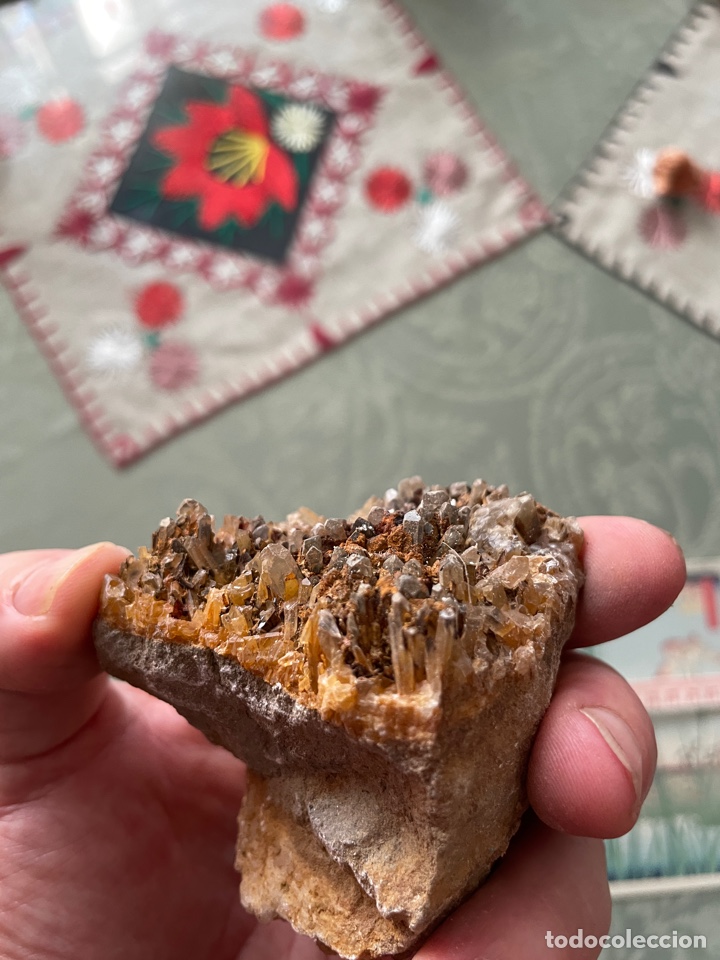 Coleccionismo de minerales: Roca con incrustaciones de calcita - Foto 3