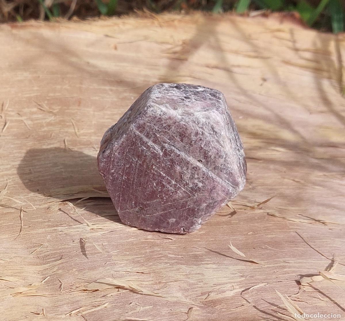 Coleccionismo de minerales: Hex&aacute;gono de Rub&iacute; Corind&oacute;n Procedente de La India (4cm, 92 gramos)