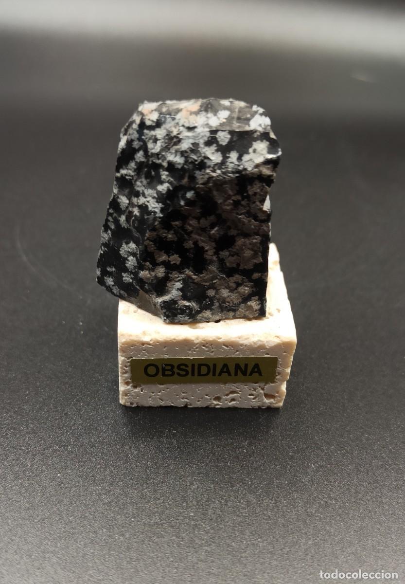 Coleccionismo de minerales: Obsidiana nevada con base - Foto 1