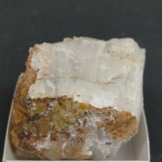 Collezionismo di minerali: CALCITA - MINERAL 4X4. FLUORESCENTE ONDA LARGA . UV . ULTRAVIOLETA