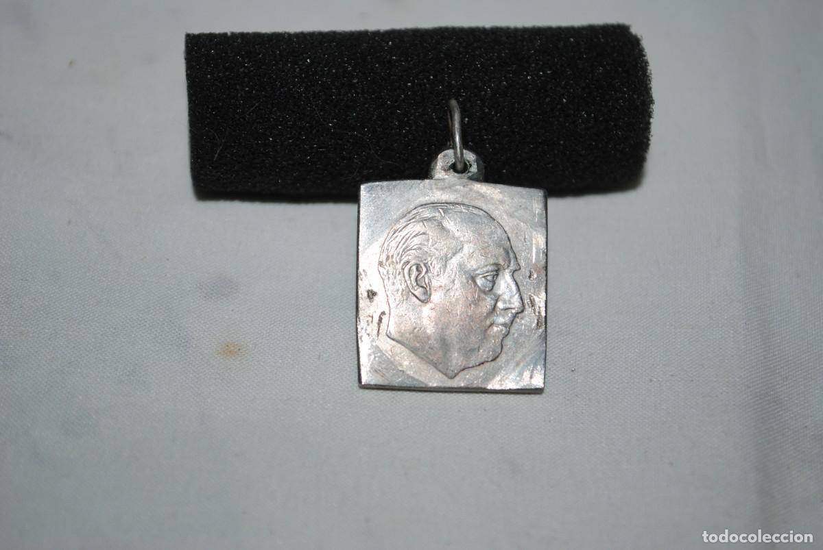 Coleccionismo de minerales: MEDALLA CON LA CARA DE FRANCO . - Foto 1