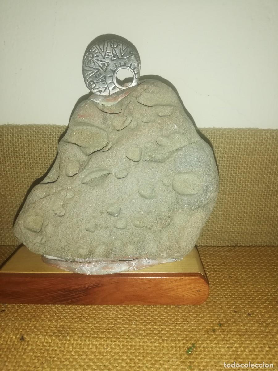 Coleccionismo de minerales: Piedra bruja con c&iacute;rculo de metal - Foto 1