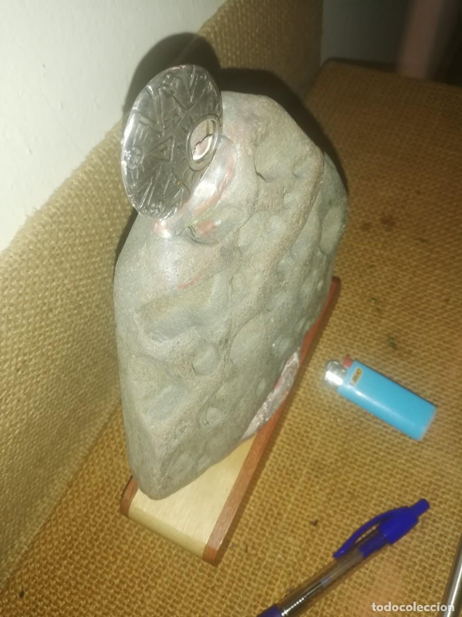 Coleccionismo de minerales: Piedra bruja con c&iacute;rculo de metal - Foto 4