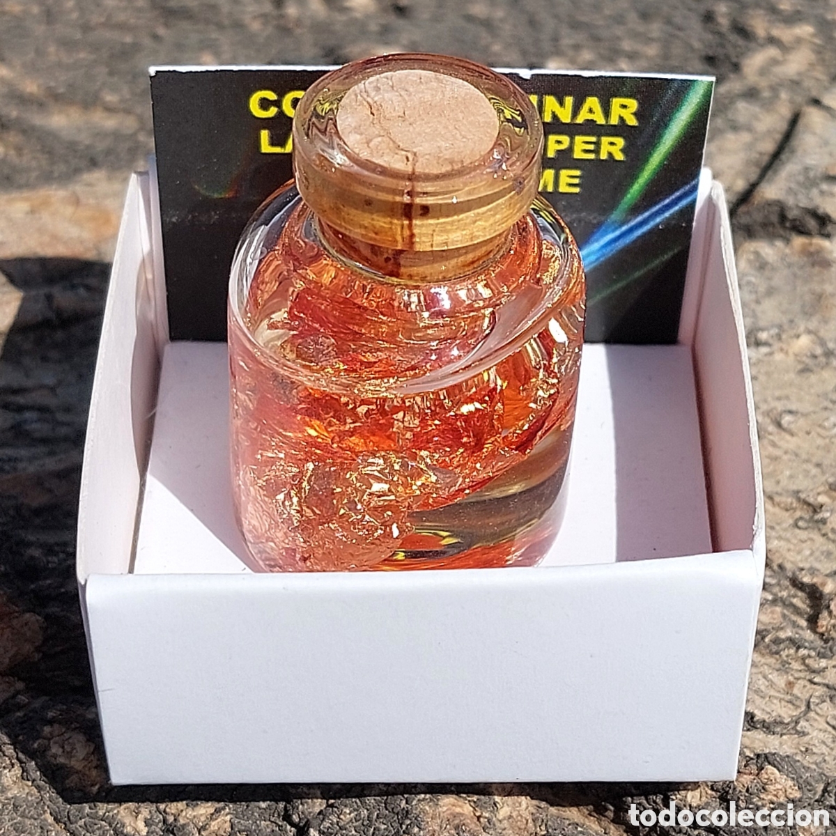 Coleccionismo de minerales: Cobre Laminar en Botellita de Cristal con Cajita de Colecci&oacute;n 4 x 4cm