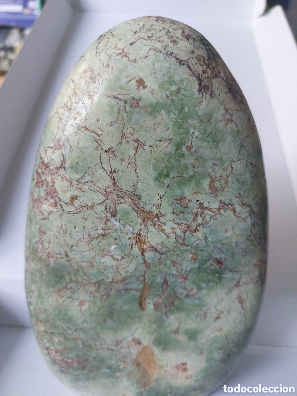 Coleccionismo de minerales: Opalo verde se aguanta de pie