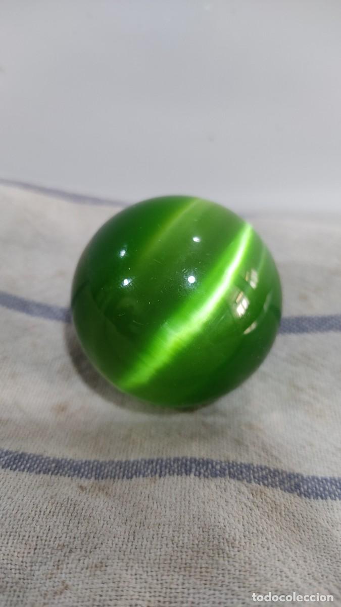 Coleccionismo de minerales: 1054 BOLA ESFERICA DE &iquest;CRISTAL?, CON TONOS IRISCENTES EN COLOR VERDE, 4 CM DIAMTRO Y 115 GR DE PESO