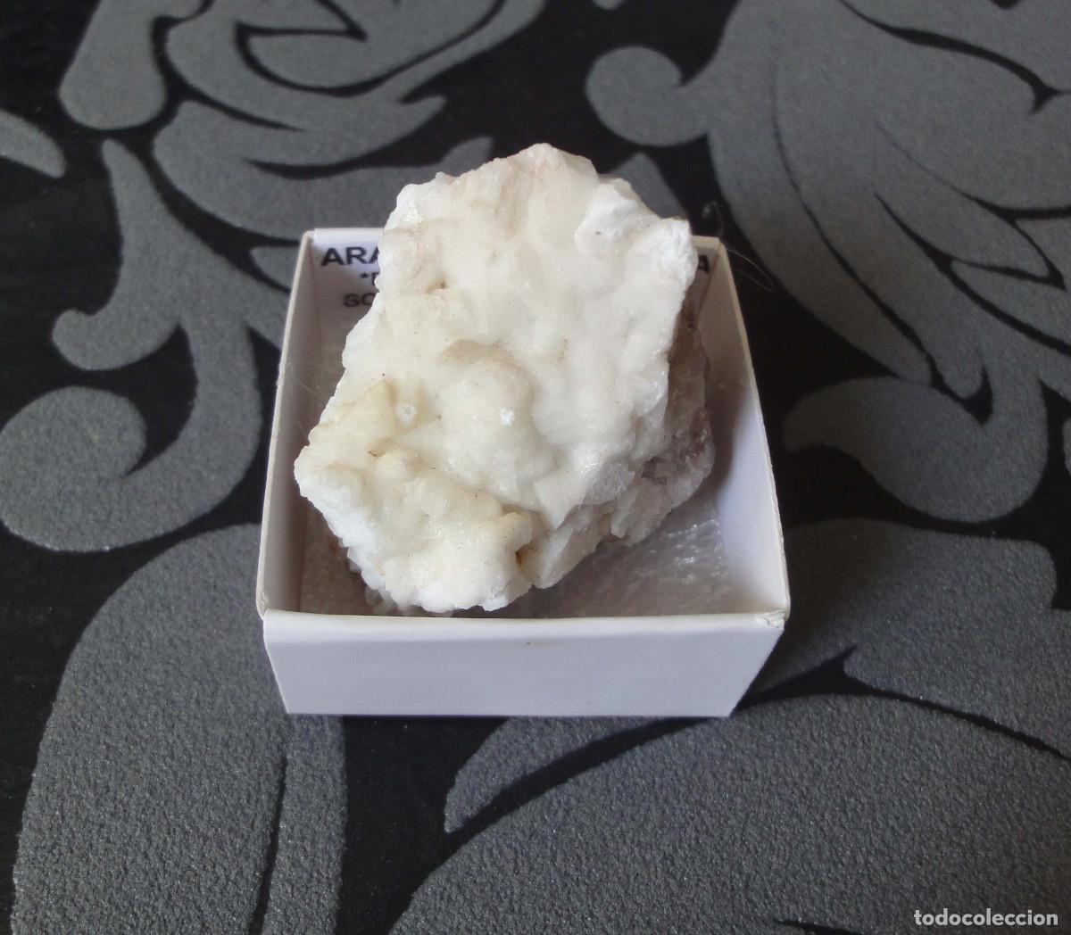 Coleccionismo de minerales: MINERAL ARAGONITO MINERALES EN CAJA 4X4 CM