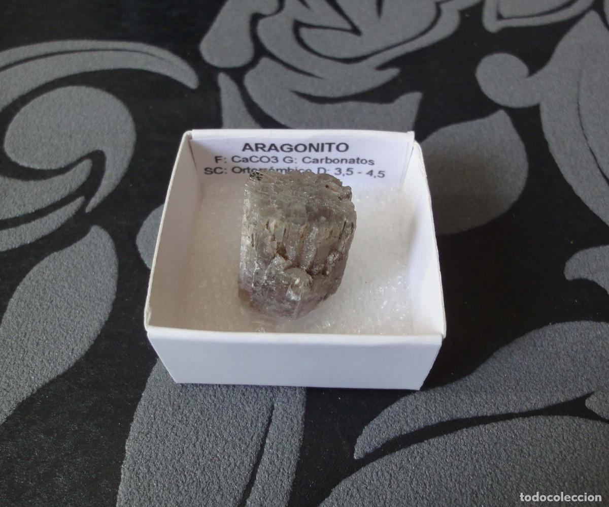 Coleccionismo de minerales: MINERAL ARAGONITO MINERALES EN CAJA 4X4 CM
