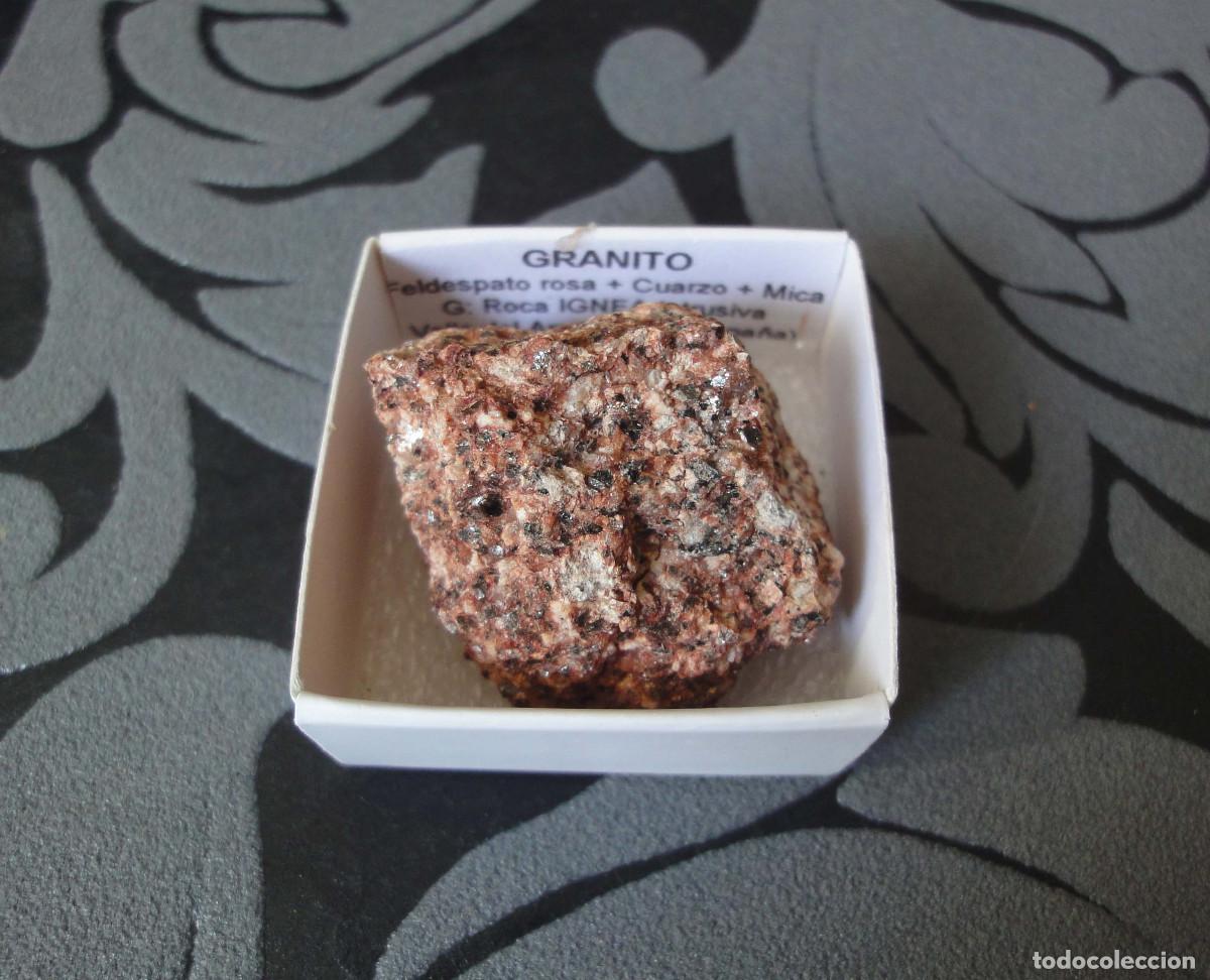 Coleccionismo de minerales: MINERAL ROCAS GRANITO MINERALES EN CAJA 4X4 CM