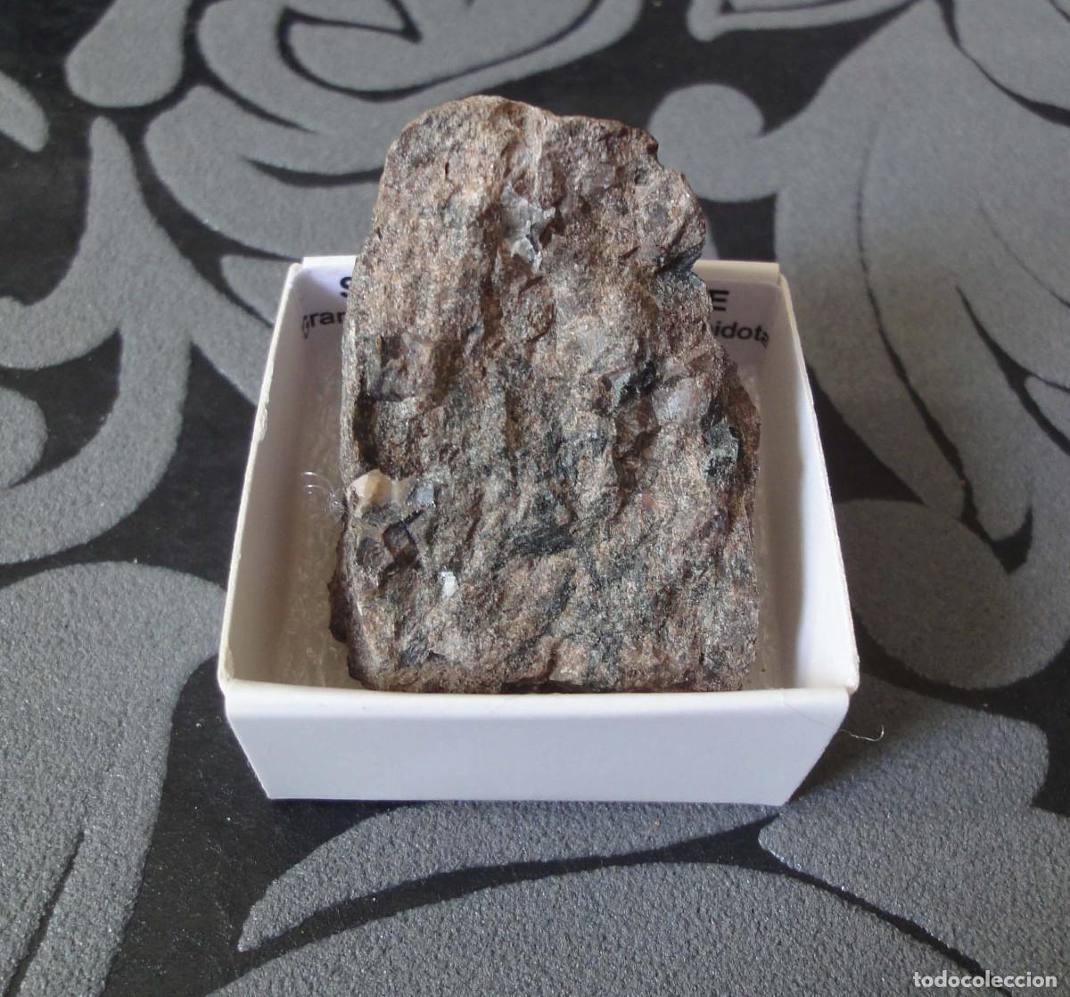 Coleccionismo de minerales: MINERAL ROCAS SKARN DE GRANATE MINERALES EN CAJA 4X4 CM