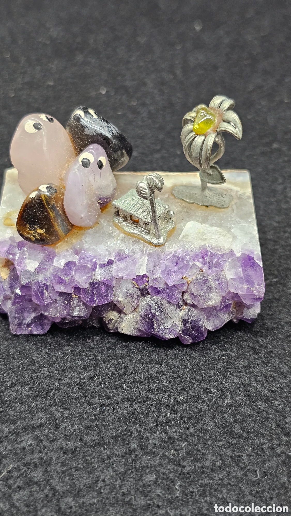 Coleccionismo de minerales: Antigua decoraci&oacute;n con piedras semipreciosas