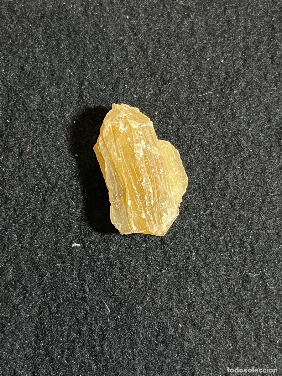 Sammlung von Mineralien: Calcita miel mineral amarillo transl&uacute;cido cristal natural vintage geolog&iacute;a colecci&oacute;n