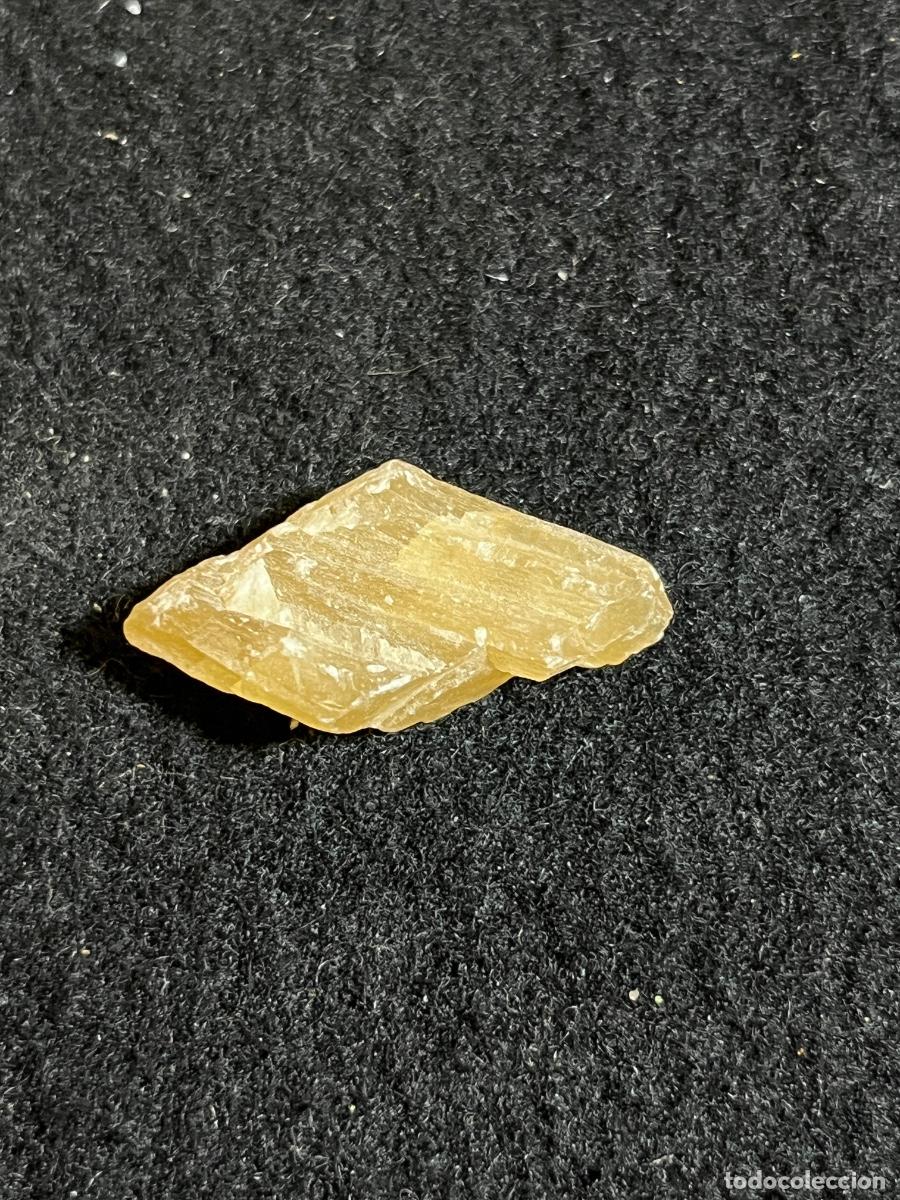 Sammlung von Mineralien: Calcita miel cristal natural mineral amarillo transl&uacute;cido vintage geolog&iacute;a colecci&oacute;n