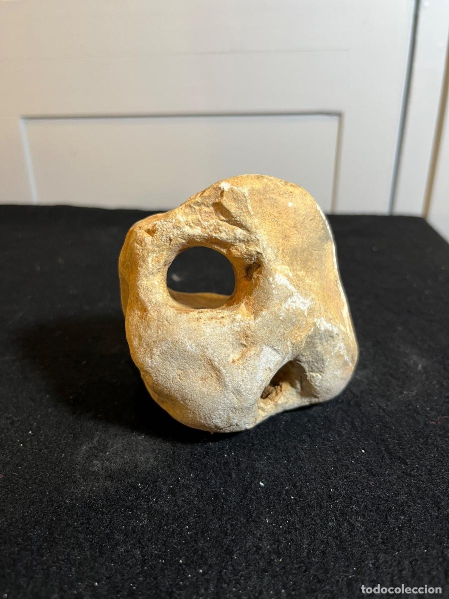 Sammlung von Mineralien: Piedra de bruja natural hag stone amuleto perforado vintage colecci&oacute;n esot&eacute;rica mineral