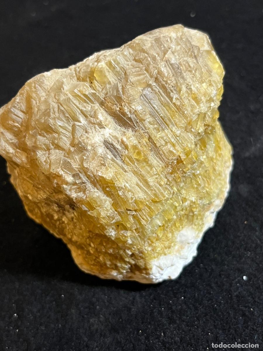 Sammlung von Mineralien: Calcita amarilla natural cristal fibroso mineral vintage geolog&iacute;a colecci&oacute;n decorativa