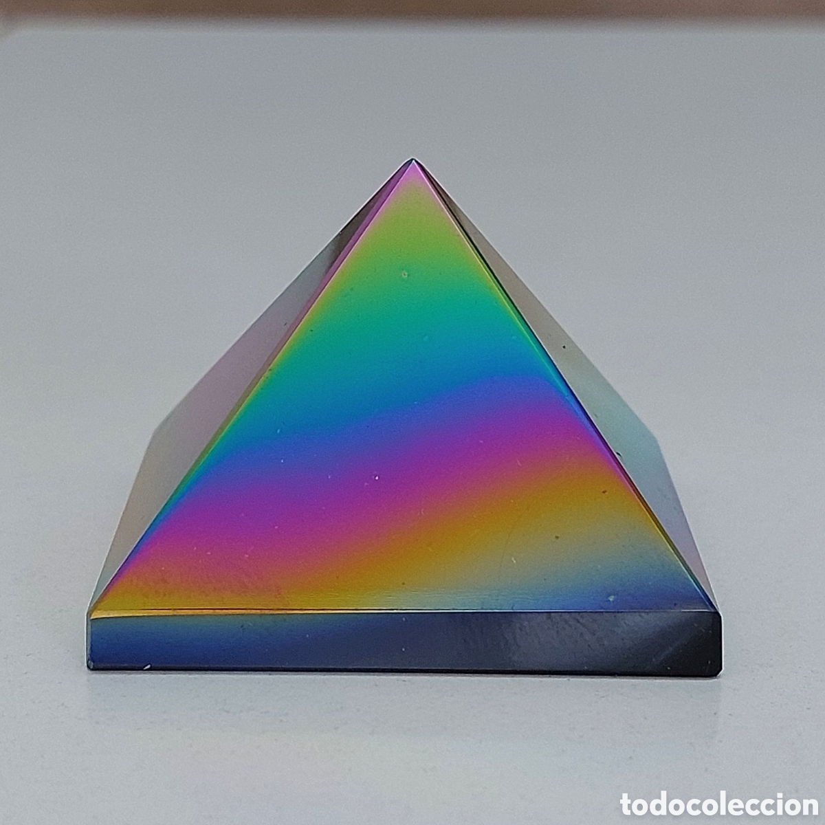 Coleccionismo de minerales: Obsidiana Titanio Pir&aacute;mide 4,8cm