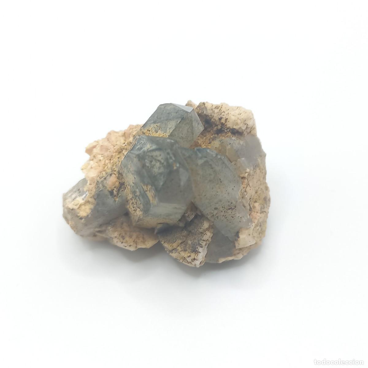 Coleccionismo de minerales: Cuarzo con Ortoclasa en caja 4x4. Baveno, Italia