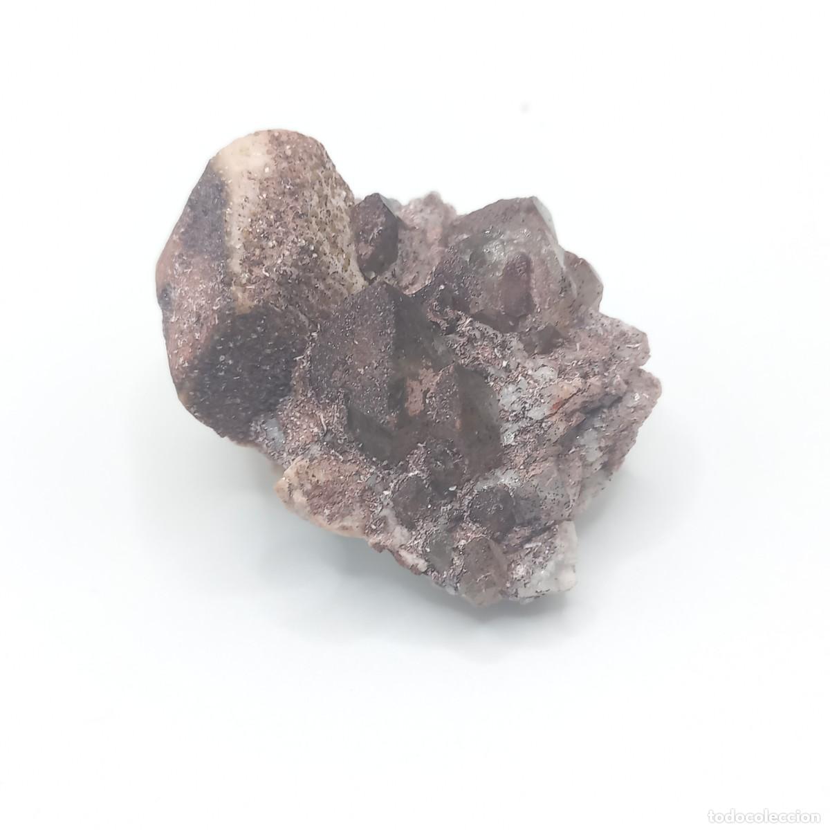 Coleccionismo de minerales: Cuarzo con Ortoclasa en caja 4x4. Baveno, Italia