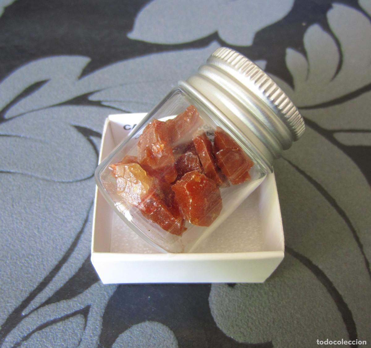 Coleccionismo de minerales: MINERAL CALCITA ROJIZA MINERALES EN CAJA 4X4 CM