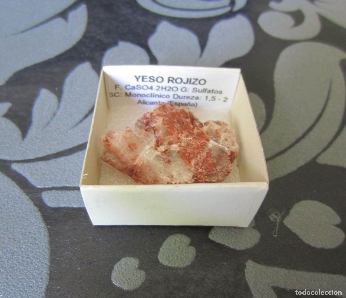 Coleccionismo de minerales: MINERAL YESO ROJIZO MINERALES EN CAJA 4X4 CM