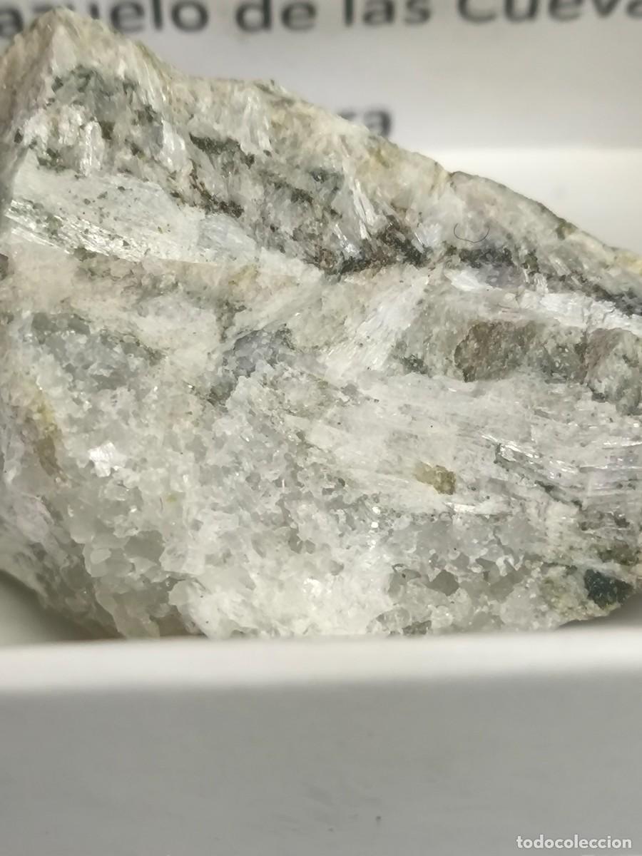 Coleccionismo de minerales: WOLLASTONITA - MINERAL. 4X4