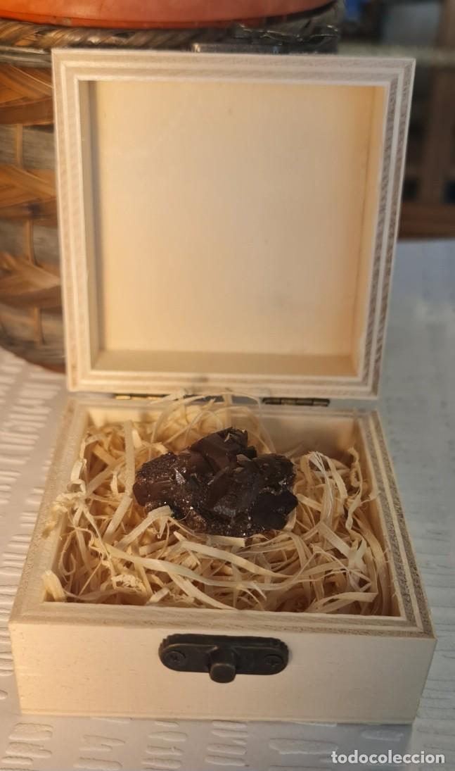 Mineral collecting: Calcita de 26 g (130 cts) &middot; Santa Eulalia, Chihuahua, M&eacute;xico