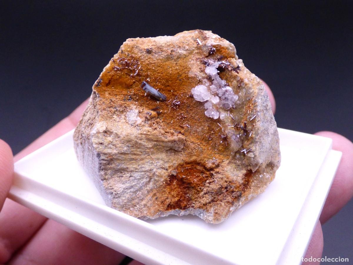 Coleccionismo de minerales: ✅FDMINERALS✅ ⚒️ VANADINITA Y CALCITA ⚒️ Mina El Centenillo, Cortijo del Humo, Granada - L+22