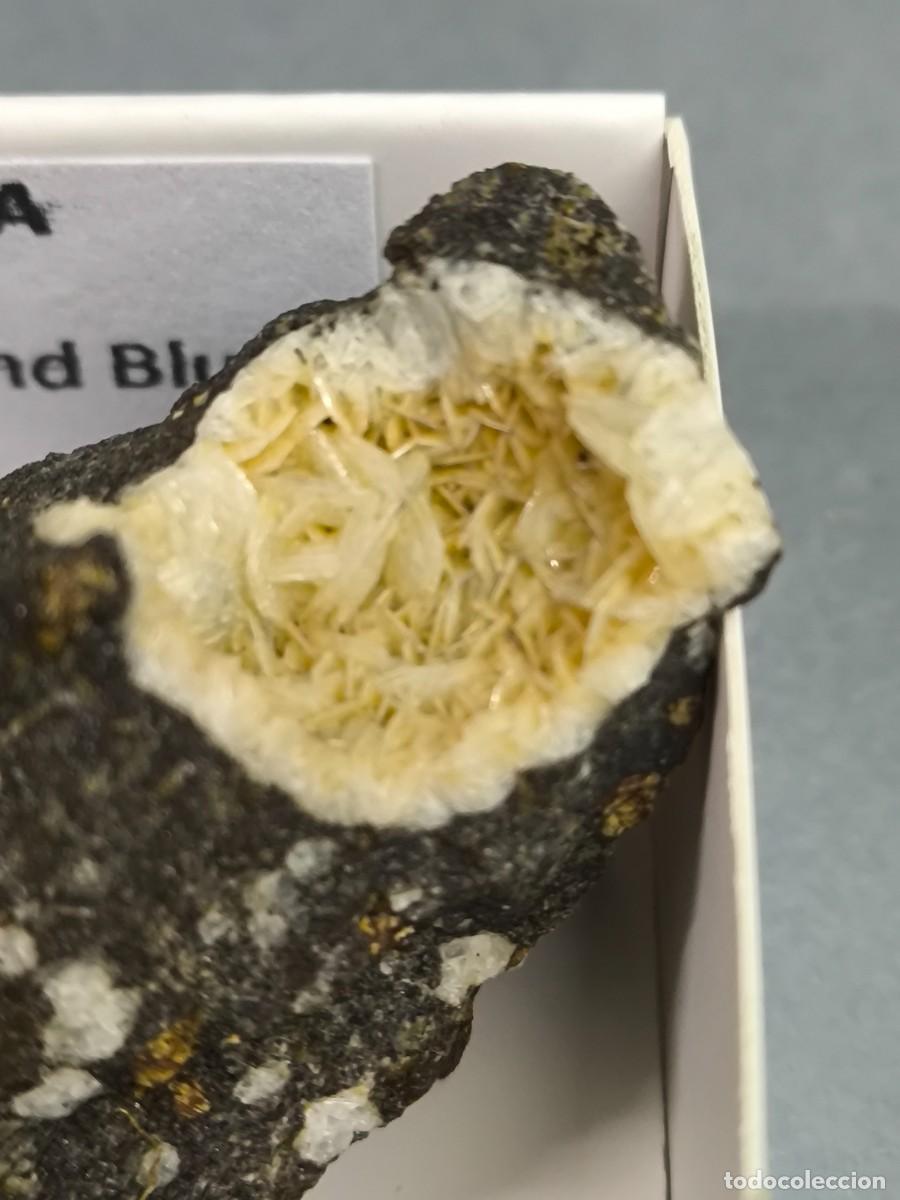 Coleccionismo de minerales: LEVYNA - MINERAL. Australia.4X4
