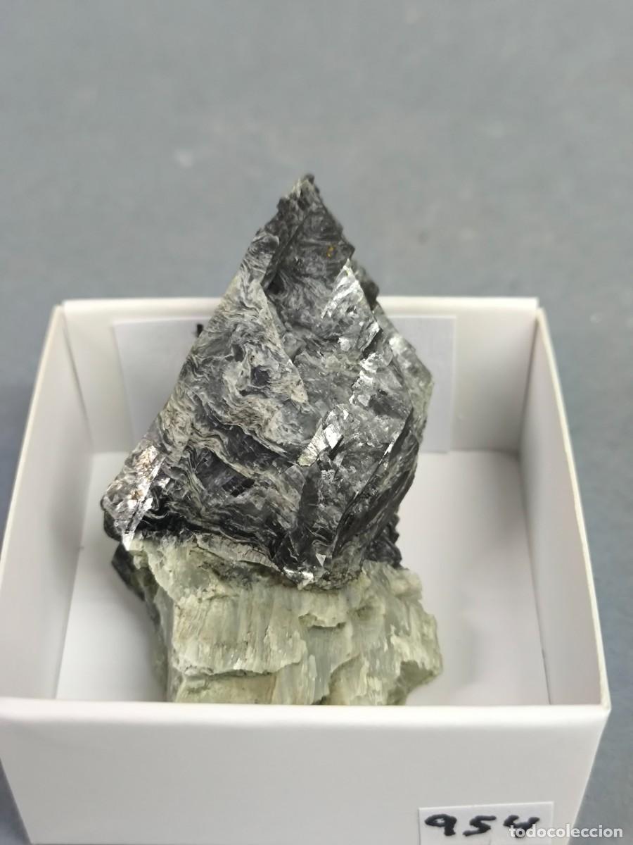 Coleccionismo de minerales: HIPERSTENS - MINERAL. Suecia. 4x4