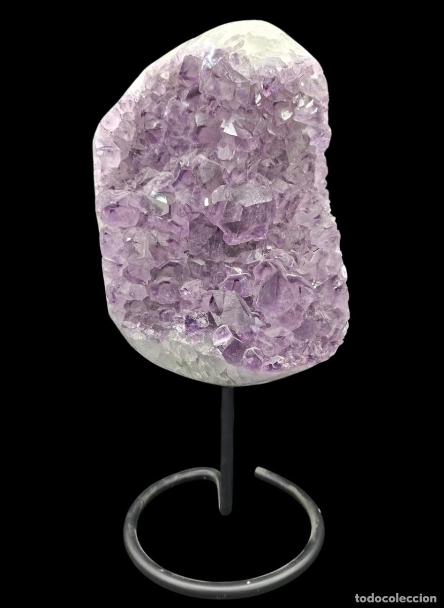 Coleccionismo de minerales: GRAN FRAGMENTO DE AMATISTA EN PEANA EXPOSICION