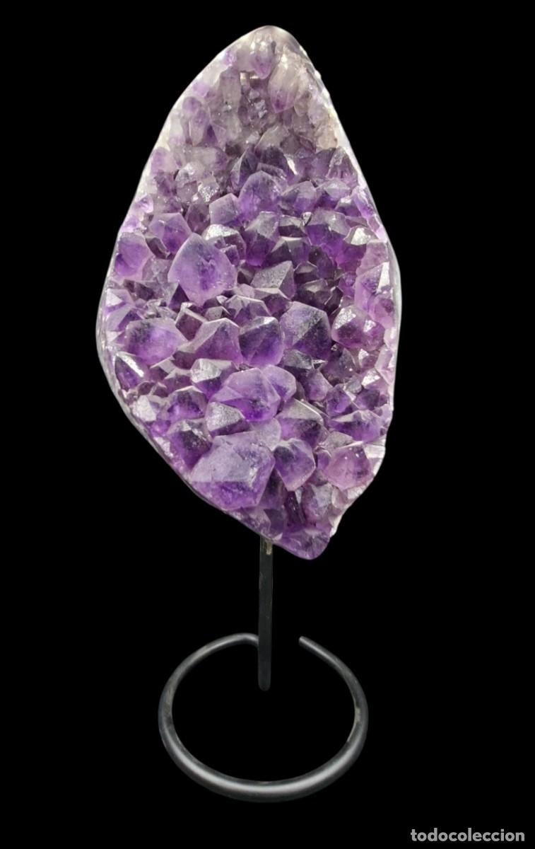 Collezionismo di minerali: GRAN FRAGMENTO DE AMATISTA EN PEANA EXPOSICION