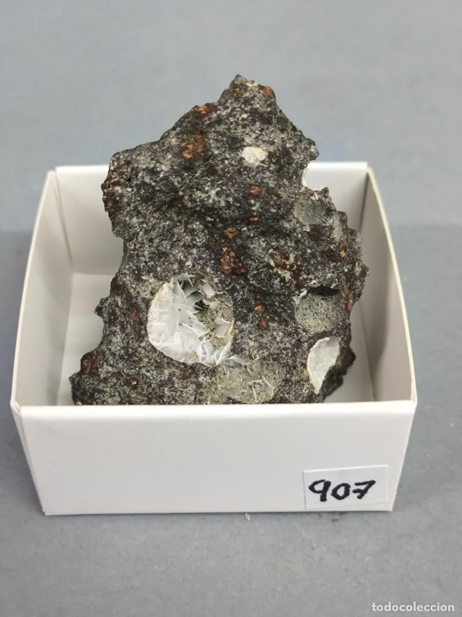 Coleccionismo de minerales: LEVYNA - MINERAL. Australia.4X4