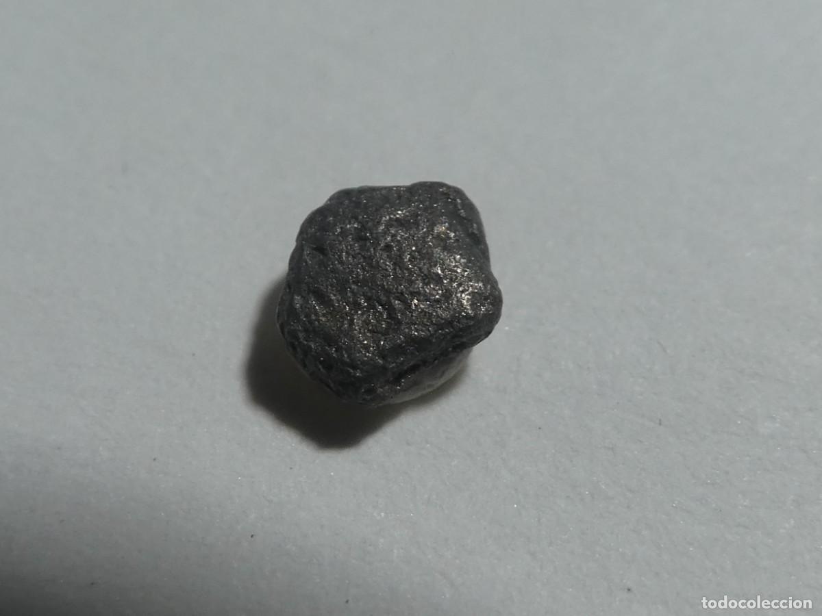 Collezionismo di minerali: (208) PEPITA DE BISMUTO NATIVO, BOLIVIA.