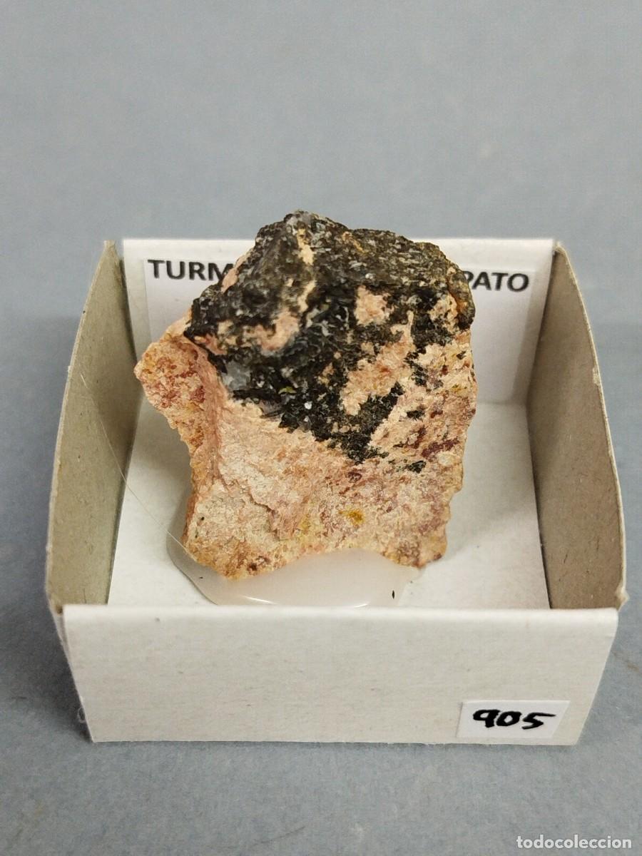 Collezionismo di minerali: TURMALINA +FELDESPATO . Mineral. Ja&eacute;n. 4x4
