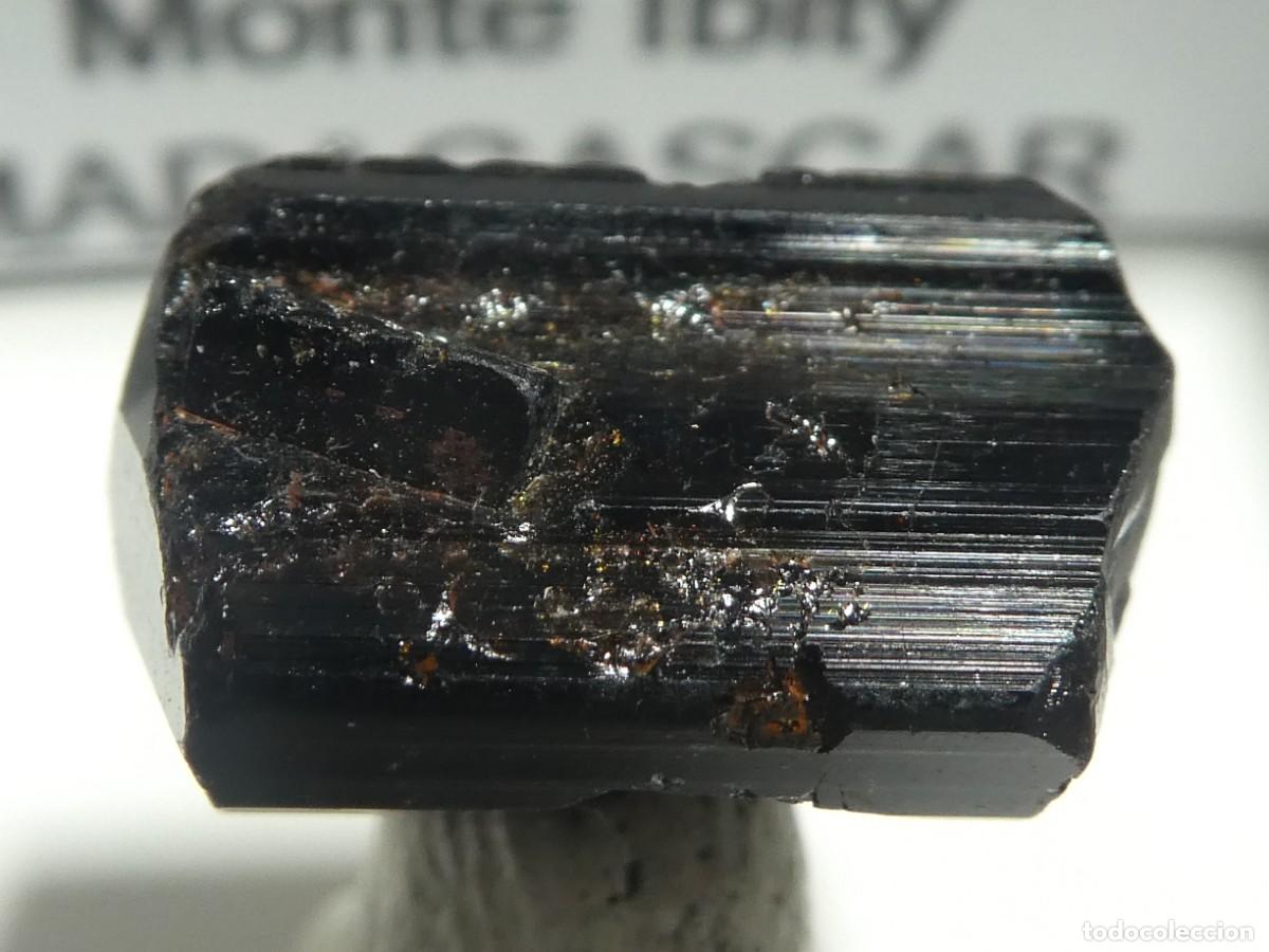 Coleccionismo de minerales: (068) TURMALINA BITERMINADA, MADAGASCAR.