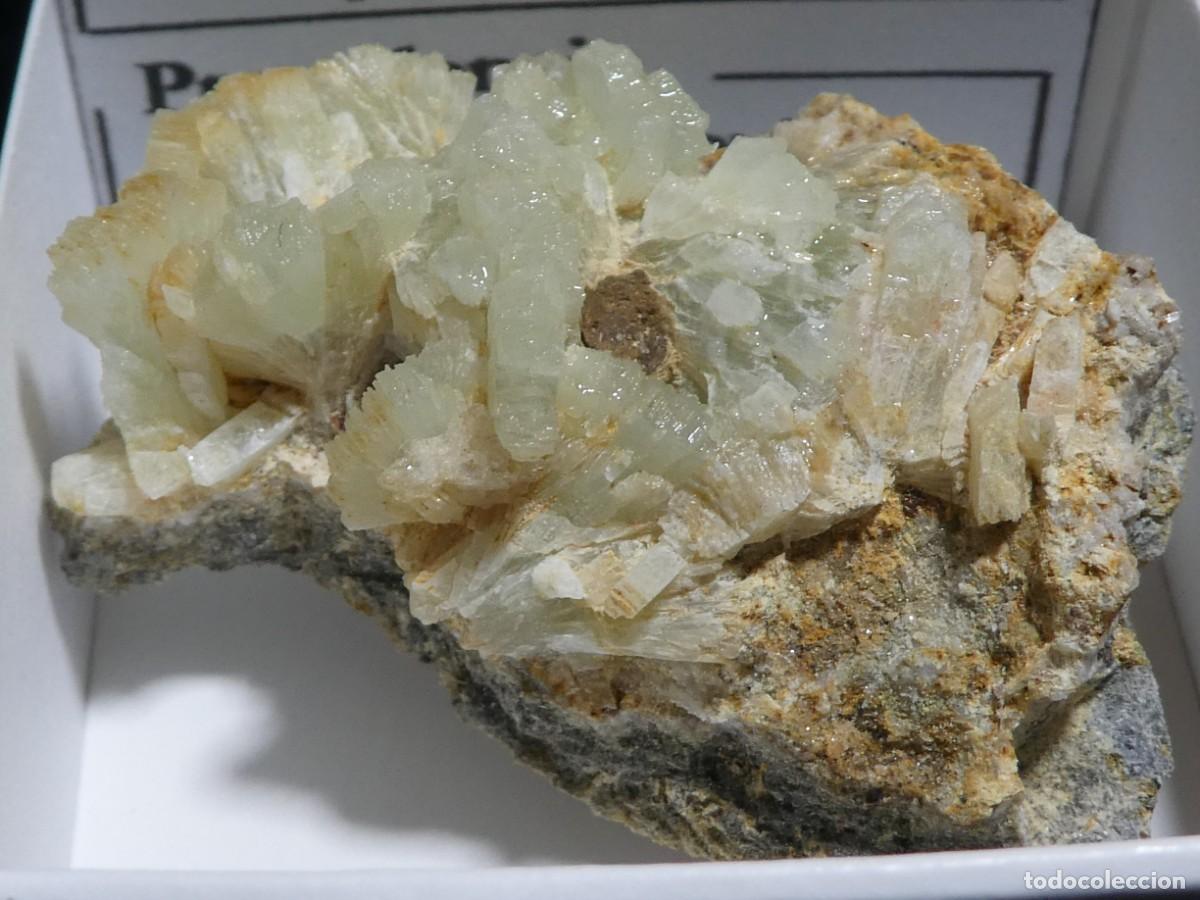 Coleccionismo de minerales: (129) PREHNITA, LEBRIJA, SEVILLA, ESPA&Ntilde;A.