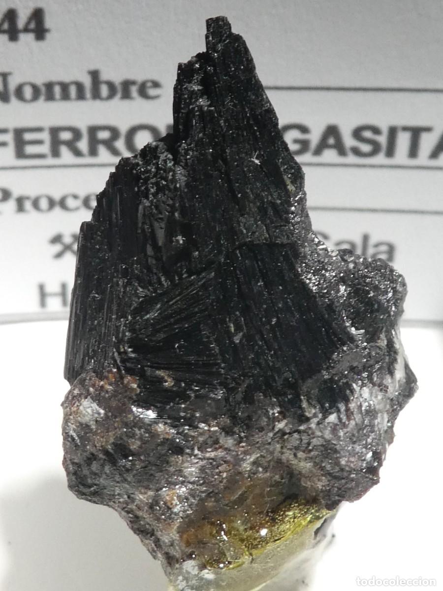 Coleccionismo de minerales: (044) FERROPARGASITA, MINAS DE CALA, HUELVA.