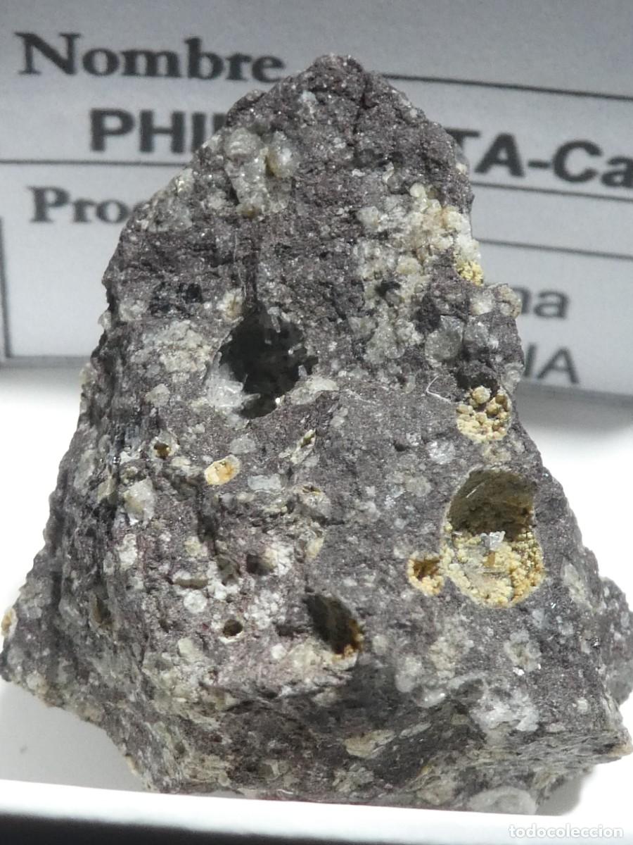 Coleccionismo de minerales: (320) PHILLIPSITA-Ca, MONTE SOMMA, ITALIA.