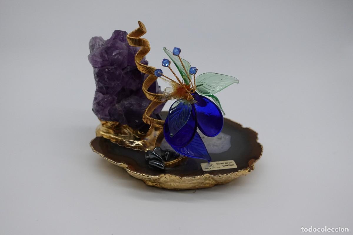 Coleccionismo de minerales: FIGURA DE FLOR DE CRISTAL DE MURANO Y DRUSA DE AMATISTA BASE DE &Aacute;GATA ARTE Y ORO