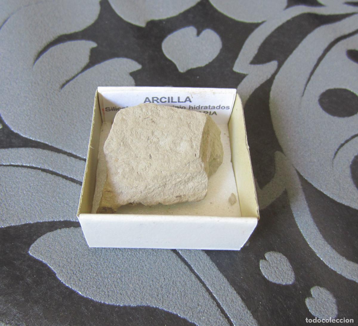 Coleccionismo de minerales: MINERAL ROCAS ARCILLA MINERALES EN CAJA 4X4 CM
