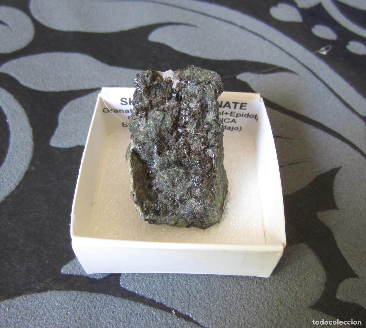 Coleccionismo de minerales: MINERAL ROCAS SKARN DE GRANATE MINERALES EN CAJA 4X4 CM