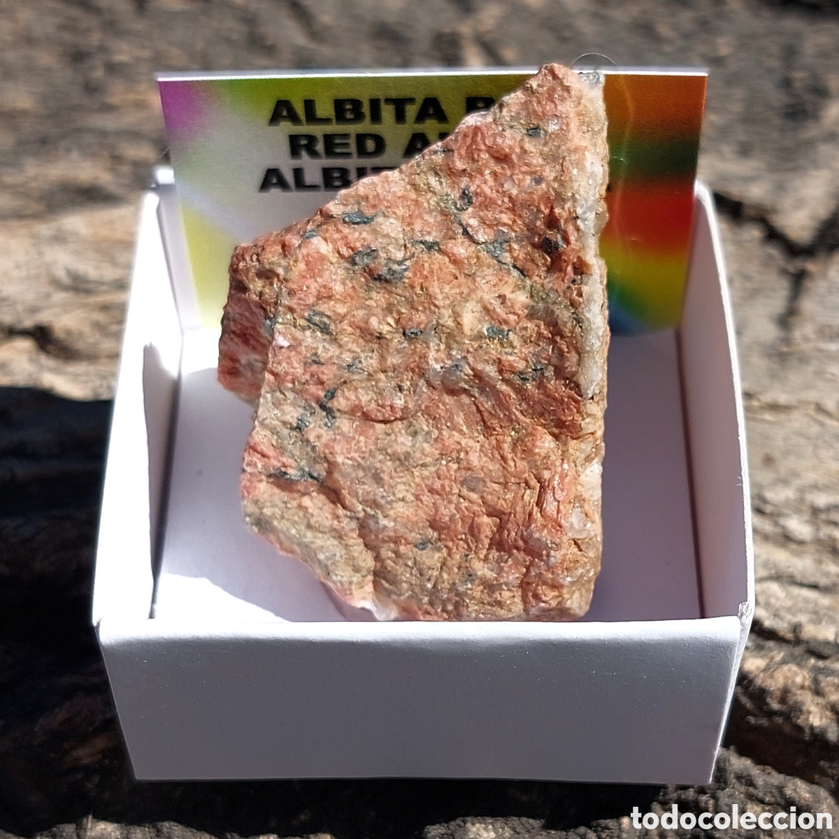 Coleccionismo de minerales: Albita Roja de Espa&ntilde;a en Cajita de Colecci&oacute;n 4 x 4cm
