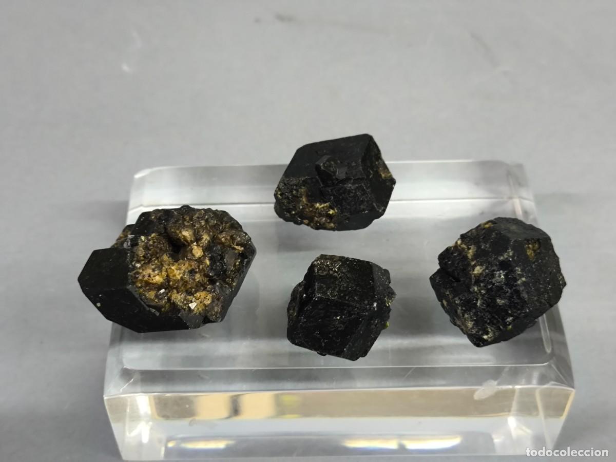 Coleccionismo de minerales: GRANATE GROSSULARIA-ANDRADITA - Mineral