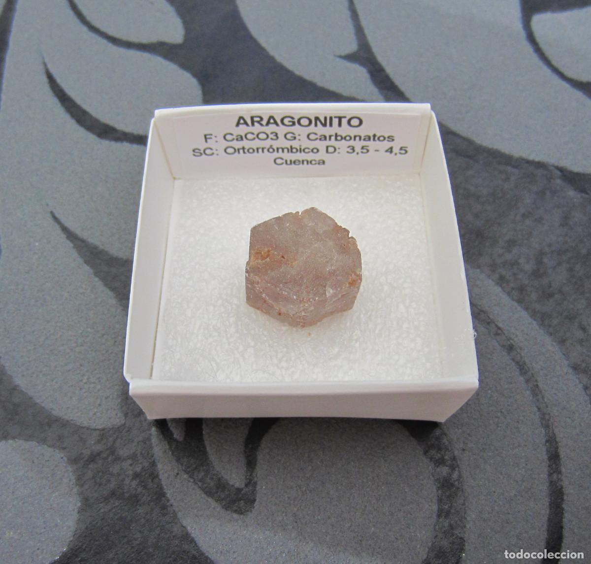 Coleccionismo de minerales: MINERAL ARAGONITO MINERALES EN CAJA 4X4 CM
