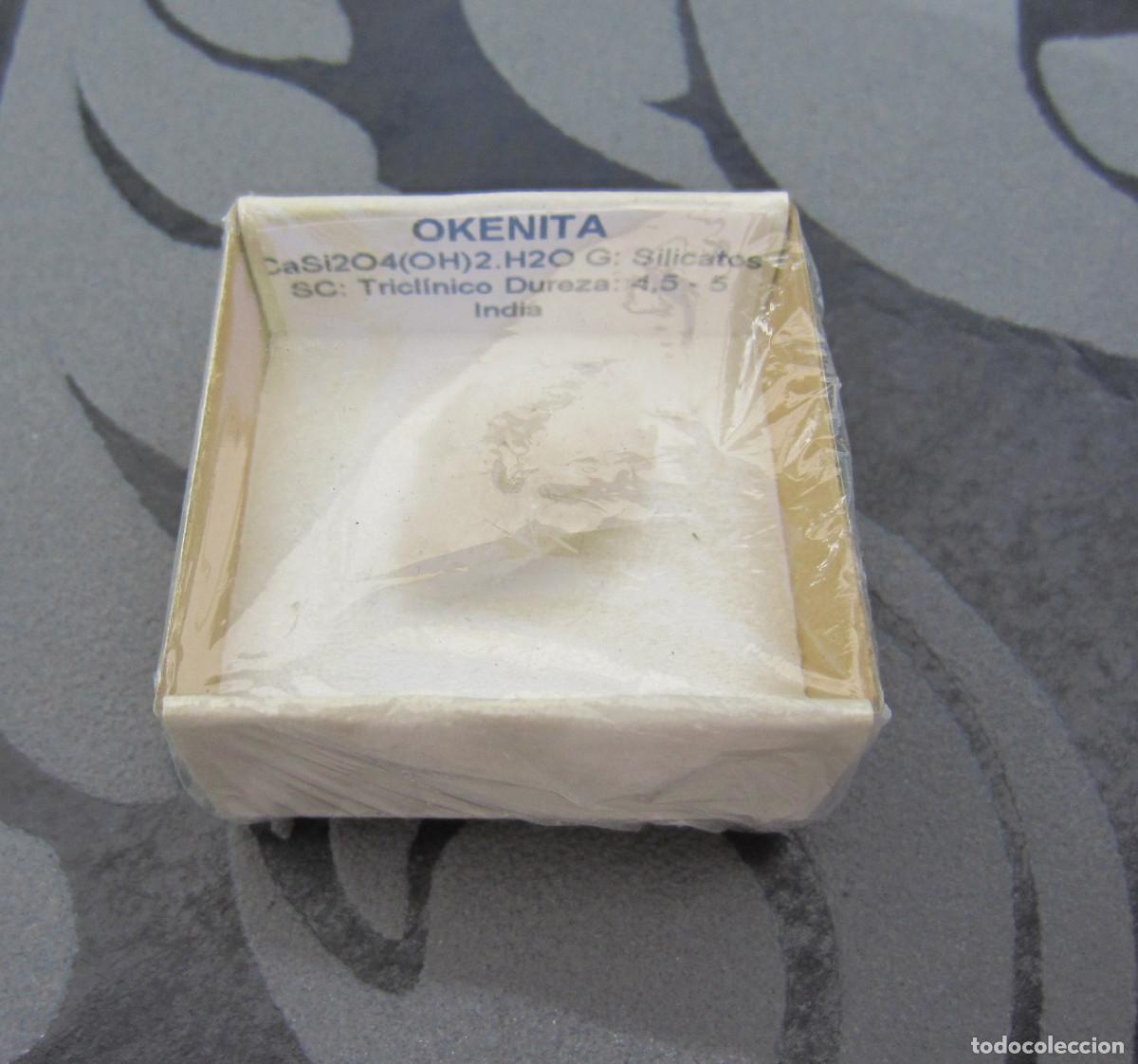 Coleccionismo de minerales: MINERAL OKENITA MINERALES EN CAJA 4X4 CM