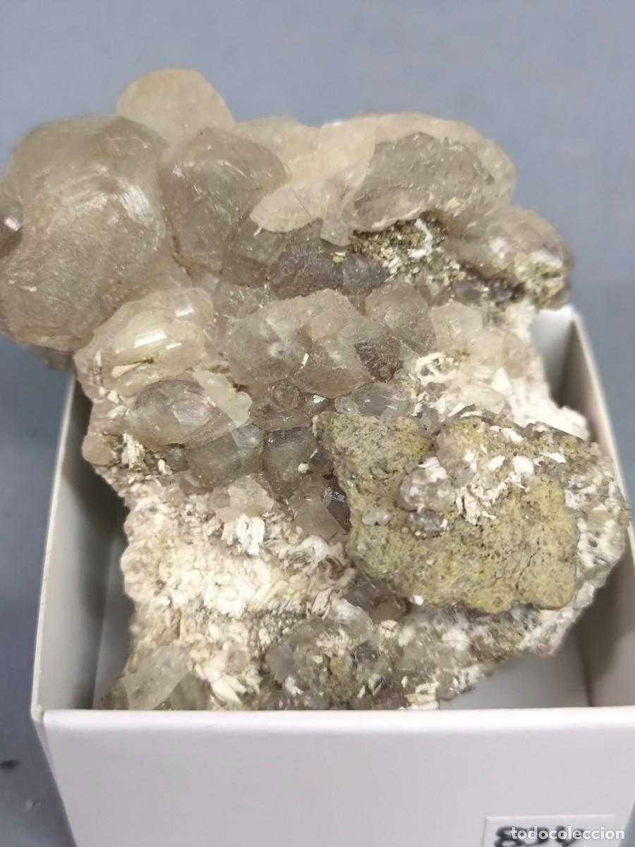 Coleccionismo de minerales: LAUMONTITA sobre CALCITA- MINERAL. Guadalajara