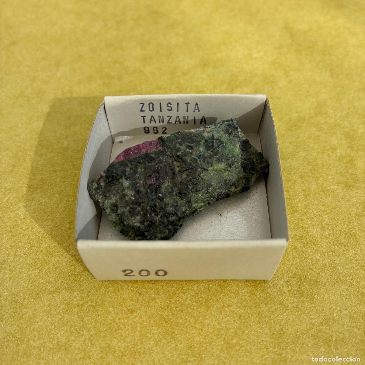 Coleccionismo de minerales: MINERAL ZOISITA MINERALES EN CAJAS DE 4x4 CM
