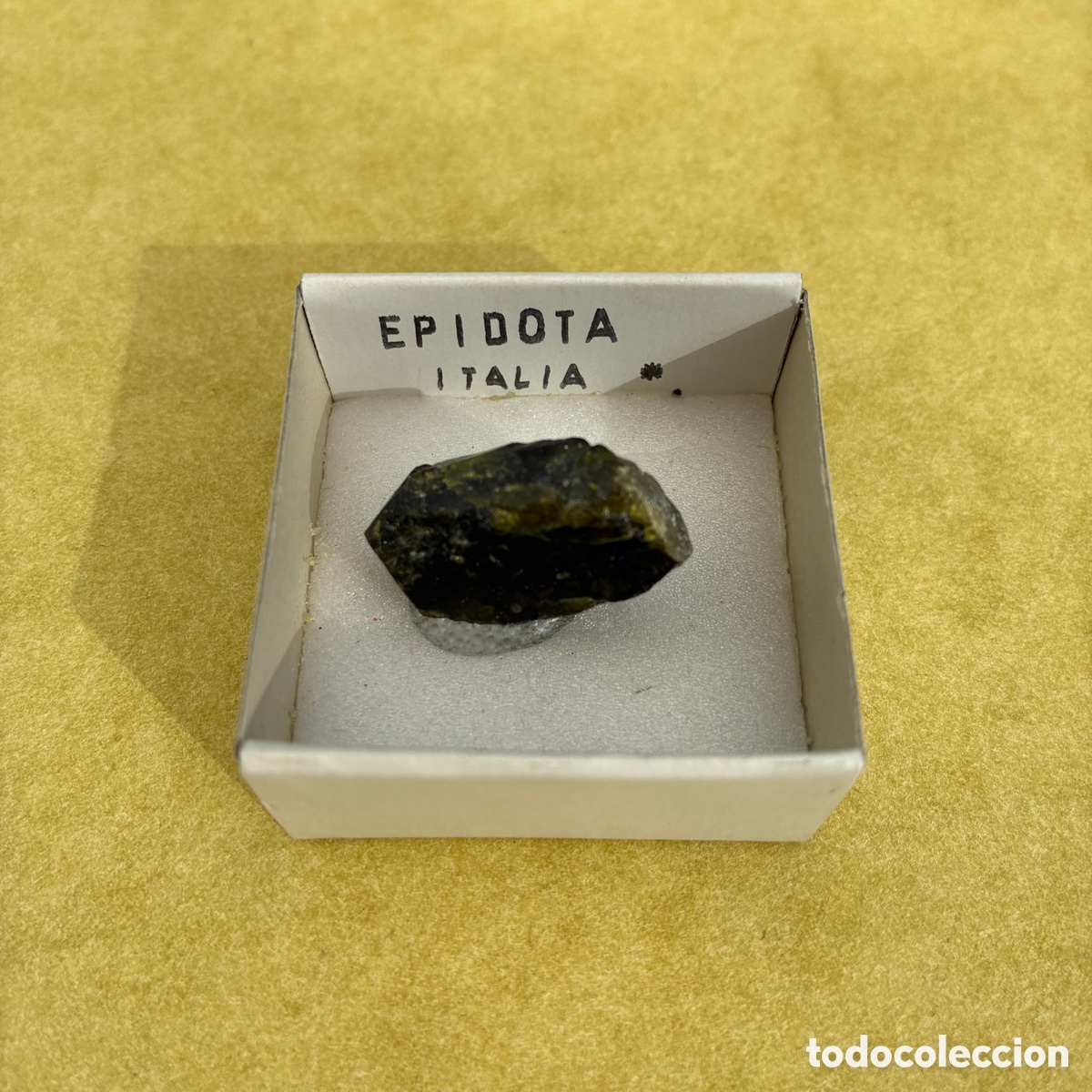 Coleccionismo de minerales: MINERAL EPIDOTA MINERALES EN CAJAS DE 4x4 CM