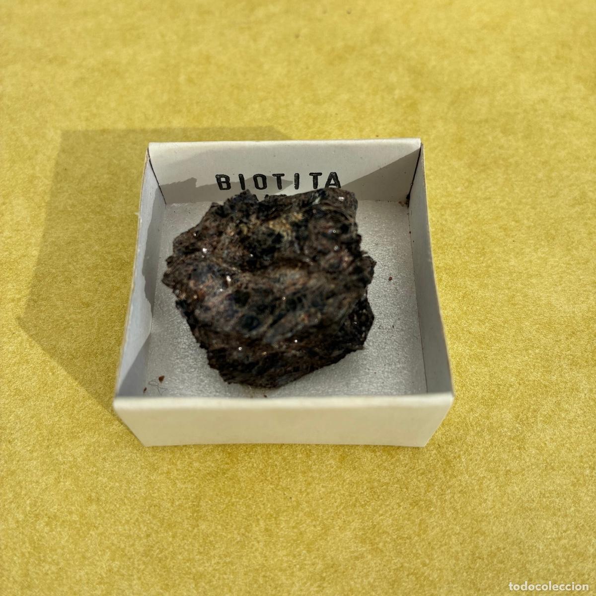 Coleccionismo de minerales: MINERAL BIOTITA MINERALES EN CAJAS DE 4x4 CM